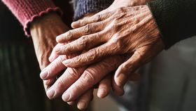 Doi bătrâni din Cluj-Napoca, atacați în casă de propriul fiu! Au ajuns la spital în stare gravă